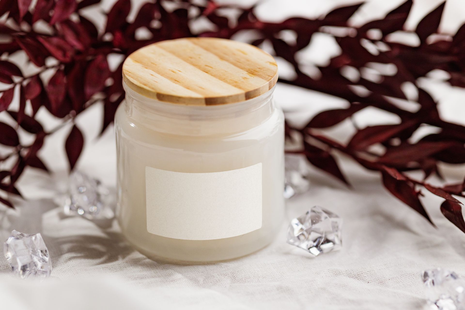 Product labels for jars, bottles and boxes: how to choose material, adhesive and finish